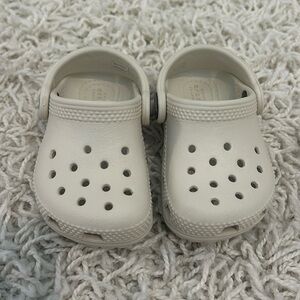 Crocs Toddler Classic Clog in Bone Size C4
